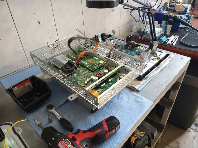 Elektronikos remonto stalas